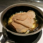 エクアトゥール - フカヒレにチーズ、白トリュフを乗せて