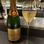 エクアトゥール - グラスシャンパンからワインはペアリングで