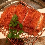 とんかつ マンジェ - にんにくとんかつ
      これがなかなかクセになる(^ ^)