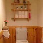辰家 - 清潔な広いトイレです
