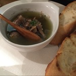 カフェ＆ビア　あるかアるか - 秋メニューから♪
      秋刀魚と舞茸のアヒージョ！
      秋刀魚の骨に注意だ！（笑）