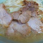 ラーメン二郎 - 相変わらず豚量は標準二郎よりマイナスサイド