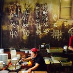 赤崁擔仔麵 - 擔仔麵を作っている工程が見れます