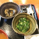 食処 みやび - 茄子のピリ辛味噌炒め、とモロヘイヤとオクラ。