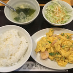 安安餃子房  - ふわふわ玉子と海老の塩炒め（750円）