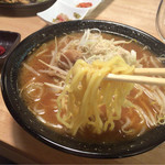 玄龍 盛岡店 - 2016年10月 玄龍 味噌ラーメン 麺アップ