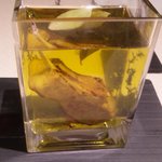 ラ メゾン ドゥ グラシアニ - ５８度のオリーブオイルの中に１時間漬けます