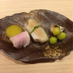 味ひろ - [前菜]
      子持ち鮎、銀杏、鮑寿司、薩摩芋、鴨ロース
      