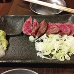 四文屋 - 牛レアステーキ350円