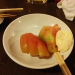 四文屋 - 冷やしトマト。これもちょっと食べちゃったあと。見た目はちょっとだけど田舎風で美味しいです。