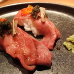 ニクスペシャリテ・マクラ - 但馬牛の握り　とろける～