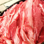 すき焼･鍋物 なべや - 【牛肉鉄鍋】830円　お肉の絨毯！