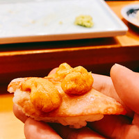鮨処うえの - ○タラバウニ乗せ様：タラバはこのウニと合わせるのが大将流？これがビッとしっかり合ってるんですよね♡
