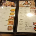 青園 - メニュー、やっぱ韓国産牛肉高いわ。4万、4.5まんって・・・あ、写真は豚肉とサイドとかのメニューですね。。^^;