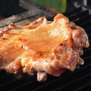 미야자키의 농가로부터 직송! 의 고기를 비장숯으로 구워 맛 맛 배증!