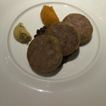 フランス料理 ル・クール - パリ風ソーセージ レンズ豆と人参のピュレ、マスタード添え