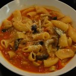 イタリアンバール CUCINA JIN - アサリと野菜のペンネ　トマトソース900円
