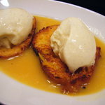 マリオの台所 - フレンチトースト　アイスクリーム添え。女性に人気です。