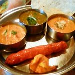 SAPNA - カレー3種とチキンティカ、シークカバブ等