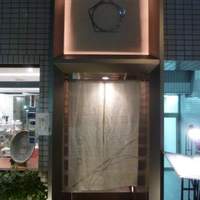 御料理 梅田 - １階は食器屋さん、２階が料理店です