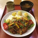 鹿野川荘レストラン - 鹿野川荘限定「くりくり丼」です。
大州名産の栗を豚肉と共にミルフィーユカツにしてある。美味しい!