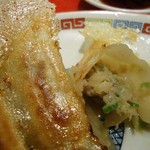 Gyouzano Teiou - かじった焼餃子。
