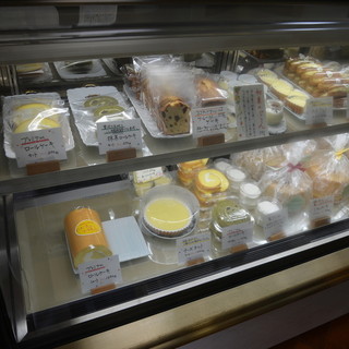 たまご色のケーキ屋さん_2