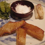 カハラ - フカヒレと淡雪塩、日野菜と白ねぎを添えて