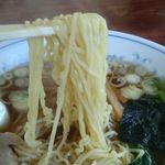 日の出食堂 - 多加水細縮れ麺