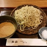 胡麻汁蕎麦、１，１００円。