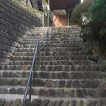 フローレンス - この階段上がり右側です！