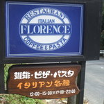 フローレンス - 道路前の案内サイン（ロゴ懐かしっ！）