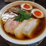 らぁ麺 紫陽花 - ”特製醤油らぁ麺” 980円（税込）大盛りはサービスです。