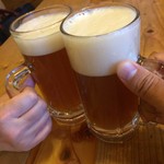 高円寺麦酒工房 - 【2016年07月】左：すももビール＠690円（熊本チャリティメニュー）、右：IPA＠590円で乾杯(^^♪