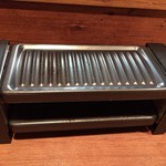 炭火 炙り肉 康 - 近日で利用する予定のサブコンロ（上は焼き専用・下は保温と焼きとして利用出来ます。）