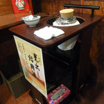 Chuugokusai Oiru - 店内の様子（甕出し紹興酒の甕）