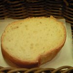赤坂見附バール・デルソーレ - パスタランチ 900円 のパン（お替り自由）