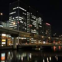与太呂 本店 - お店の入居しているビルの前から堂島方面をパチリ
