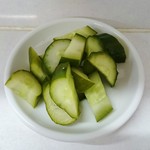 珍々軒 - 此方名物のお新香キュウリ！