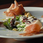 ワイン&カジュアルイタリアン  amaze - Ｂ Lunchの『生ハムとサラダ』お昼から生ハムの食べ比べはいかが？？