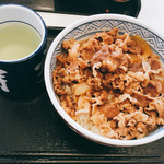 Yoshinoya - 牛丼並盛(380円)