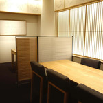 虎白 - テーブル席　2016年5月