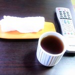 びすとろ　ほり伊 - 温かいオシボリ　熱いほうじ茶　TVのリモコン