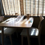 Kokoiro - 窓際テーブル席