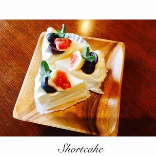 h Bliss Café Et Vin - 旬のフルーツ・ショートケーキ