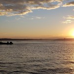 Kakigoya Akkeshi Suisan - あっけし漁師の朝は早い！厚岸湖にて漁に出ます。