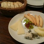 レンガ坂スペインバル シオノ - チーズ盛り