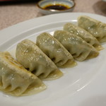 餃子はニンニク効いてます