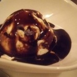 Shoukai Saryou - バニラアイスクリーム(チョコレートかけ)