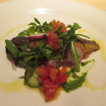 エノテカラウラ - 鮎のグリル、葉山葵のソース、実山椒、フレッシュトマトとともに
      